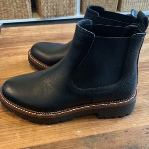 NWT Caslon Miller water resistant Chelsea boots